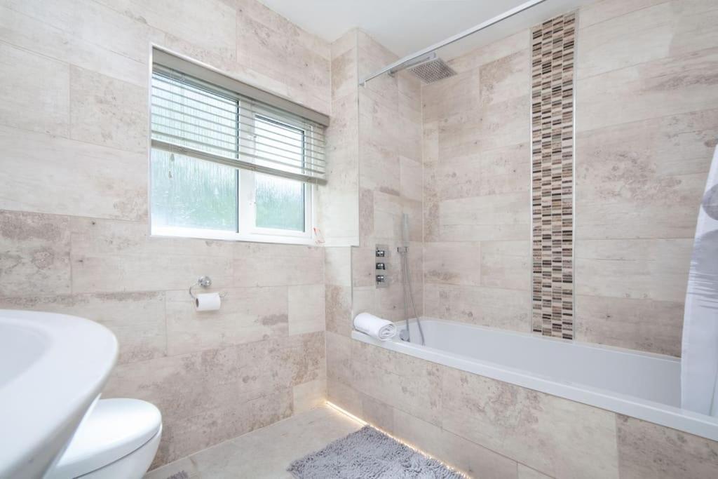 Spacy 3 Bedroom Woolwich Apartment