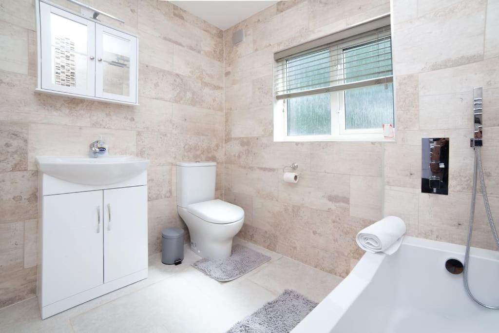 Spacy 3 Bedroom Woolwich Apartment London