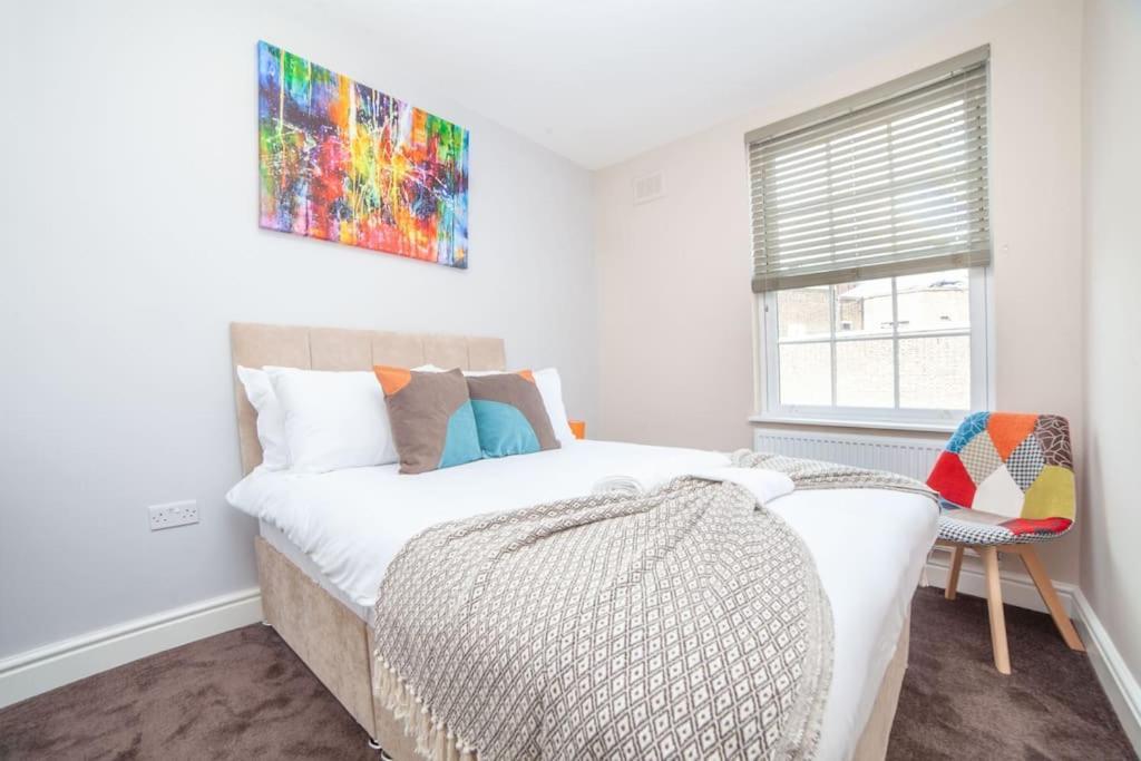 Spacy 3 Bedroom Woolwich Apartment *