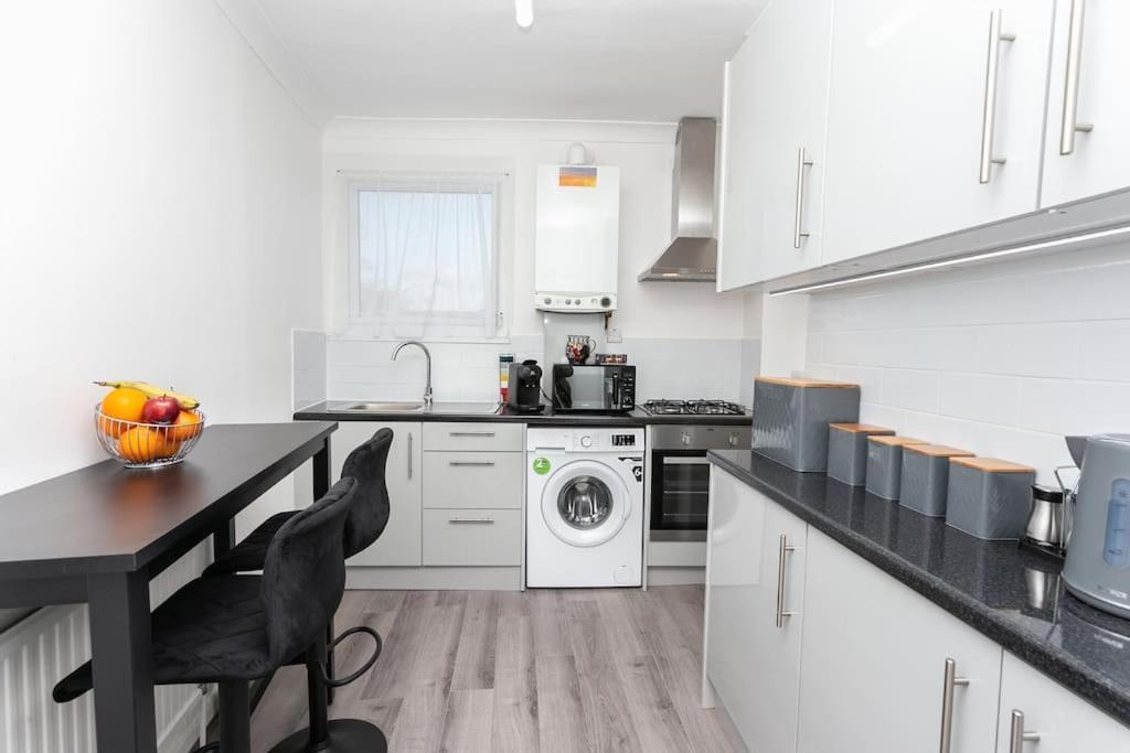 Cosy Comfy 1 Bedroom In Location Apartment London