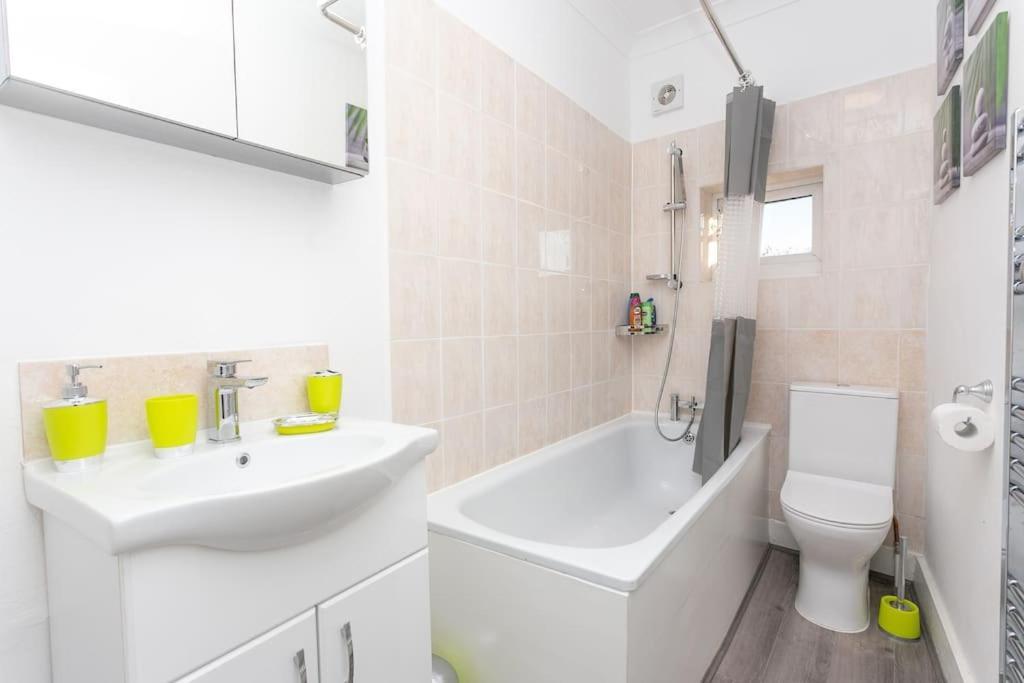 Cosy Comfy 1 Bedroom In Location Apartment London