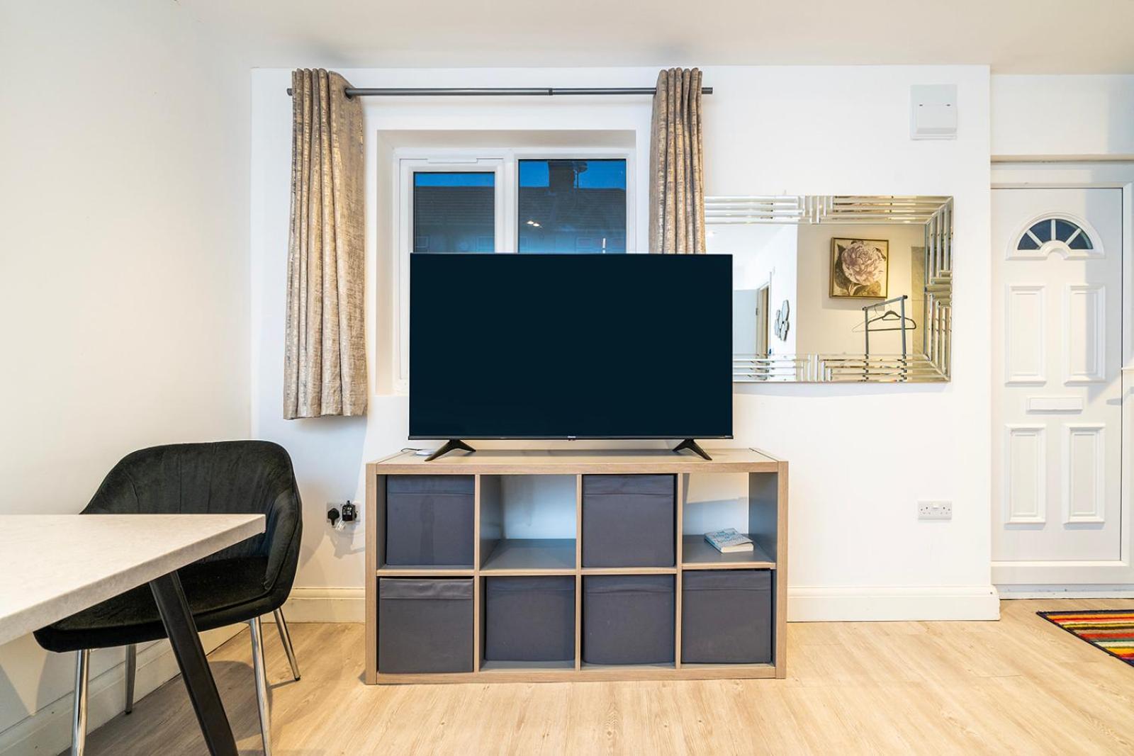 Appartement Cosy 1 Bedroom Walking Distance To Mall With Parking Available