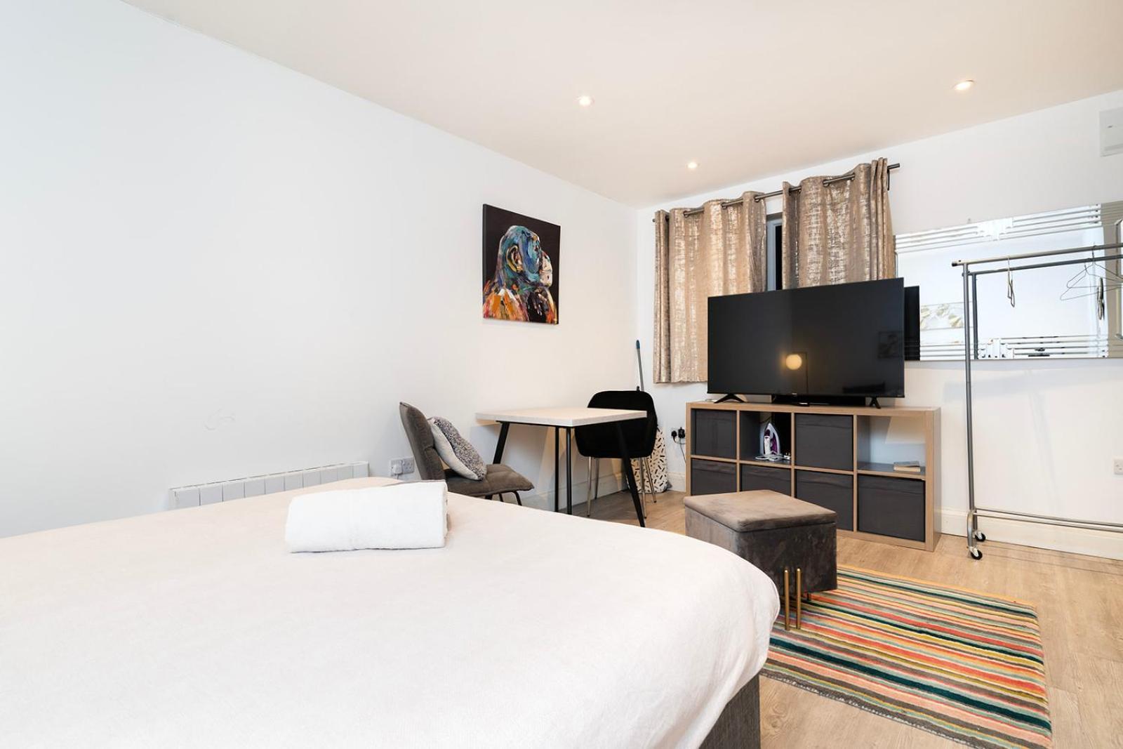 Appartement Cosy 1 Bedroom Walking Distance To Mall With Parking Available *