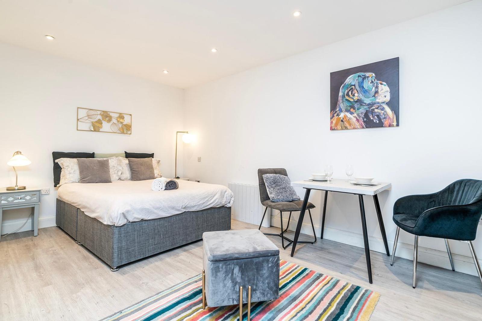 Appartement Cosy 1 Bedroom Walking Distance To Mall With Parking Available Londen