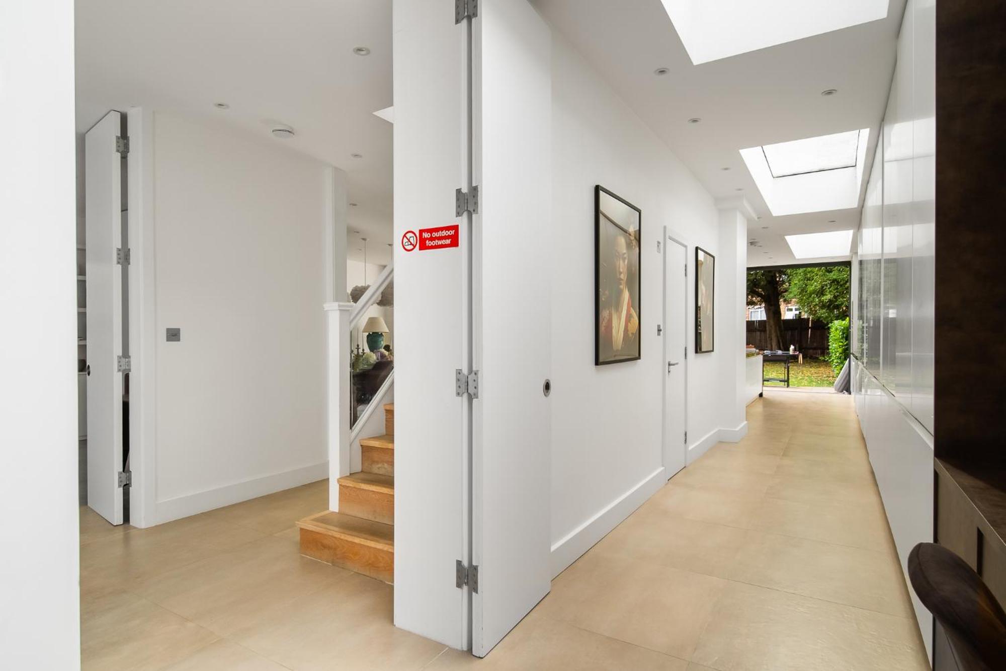 4 Bed 4 Bath House By Livestay Short Lets & Serviced With Parking, Jacuzzi & Garden Ferienhaus *