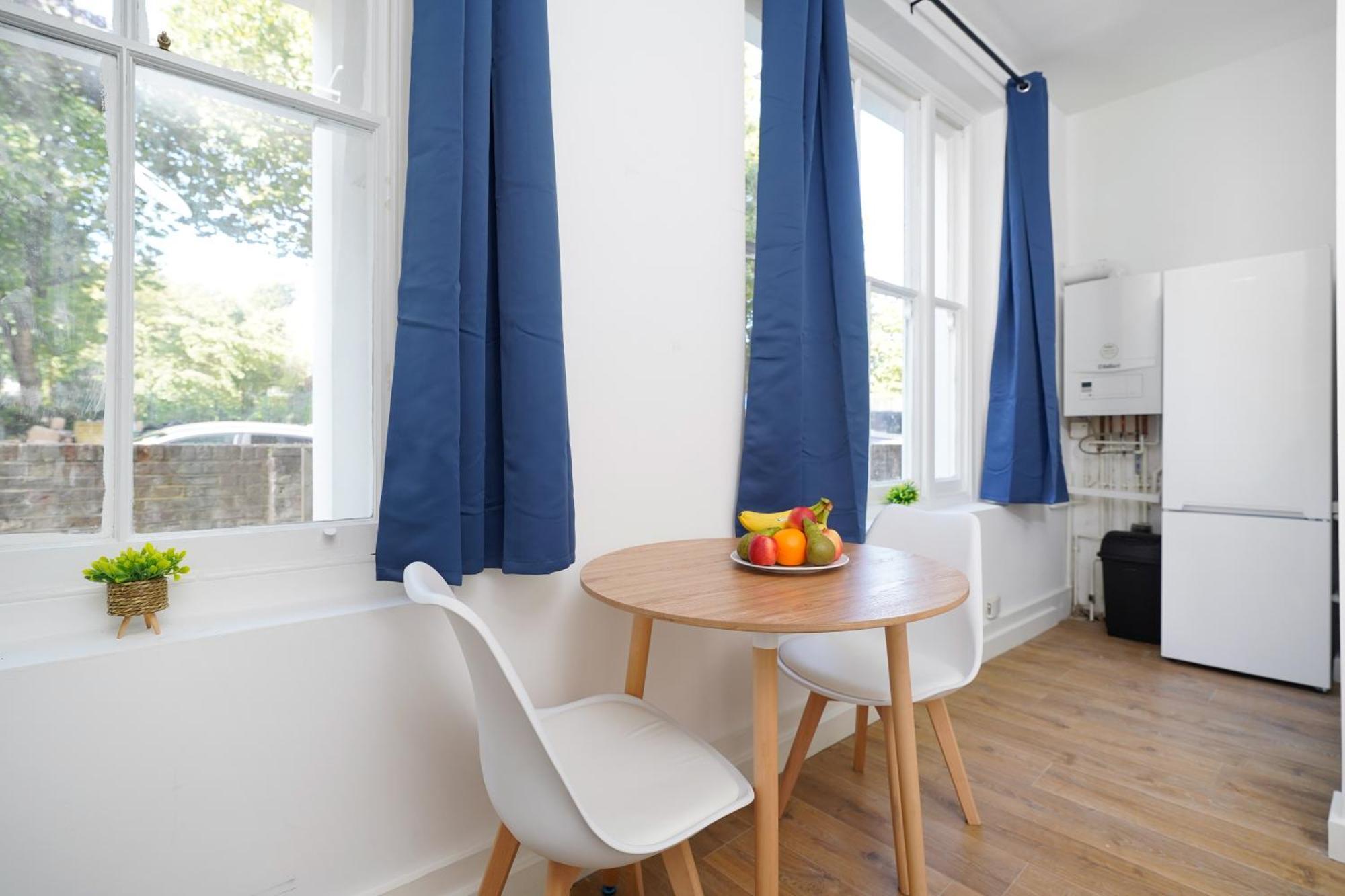 Quaint Flat By Hampstead Heath *