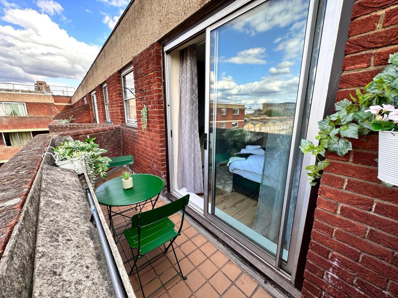 Kensington Two Bedroom Near Cromwell Hospital *