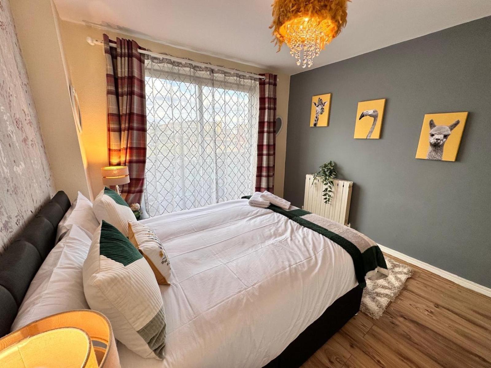 Kensington Two Bedroom Near Cromwell Hospital Apartment