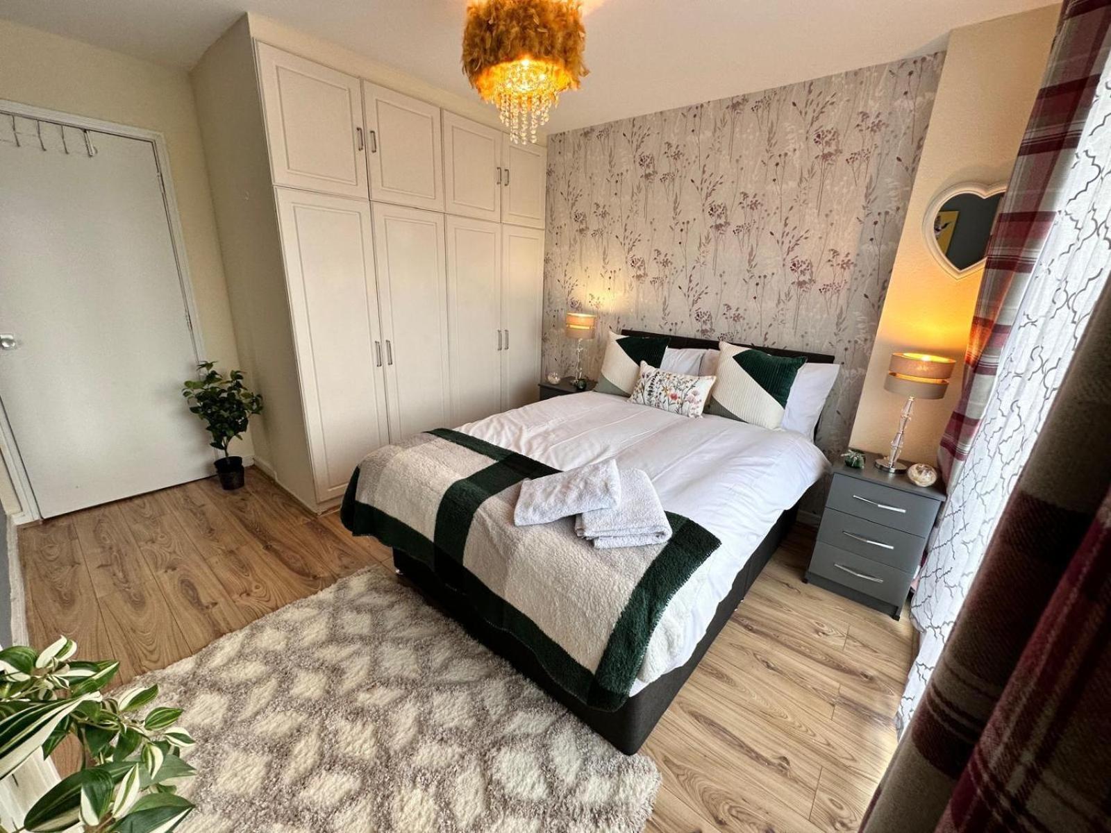 Apartment Kensington Two Bedroom Near Cromwell Hospital *