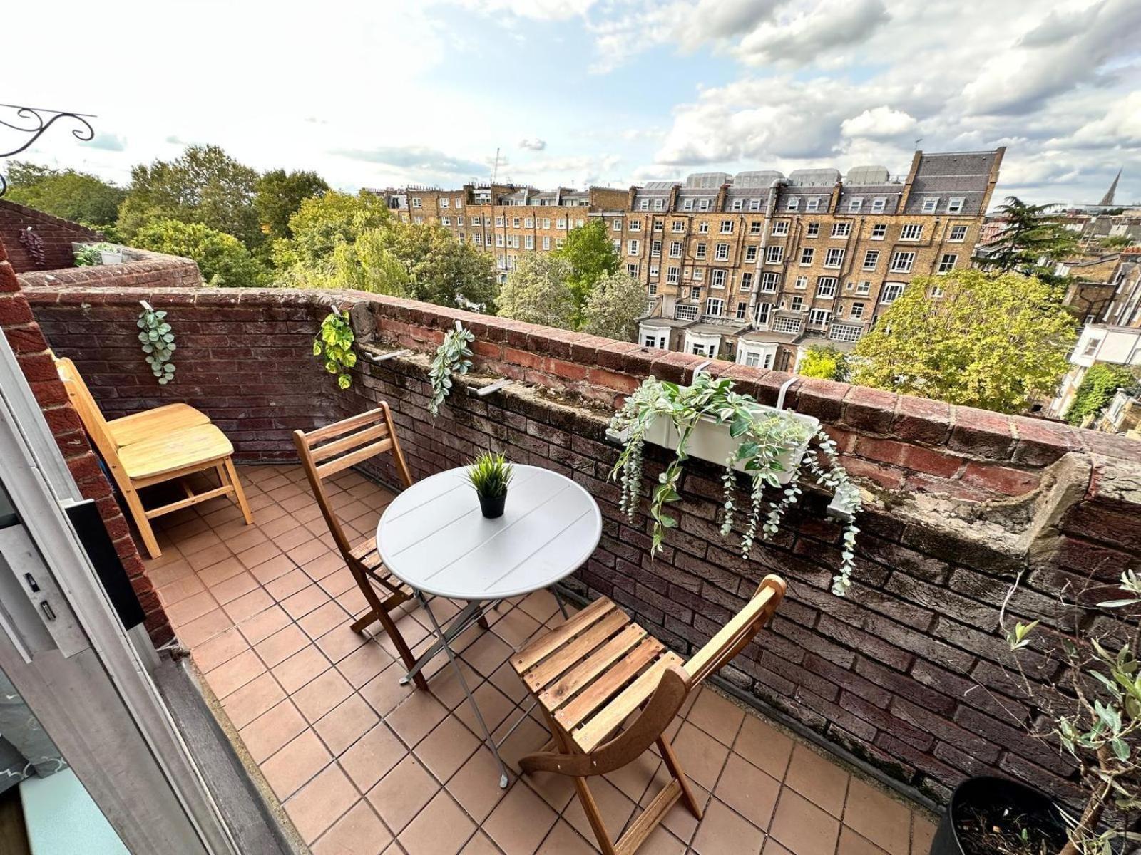 Kensington Two Bedroom Near Cromwell Hospital * London