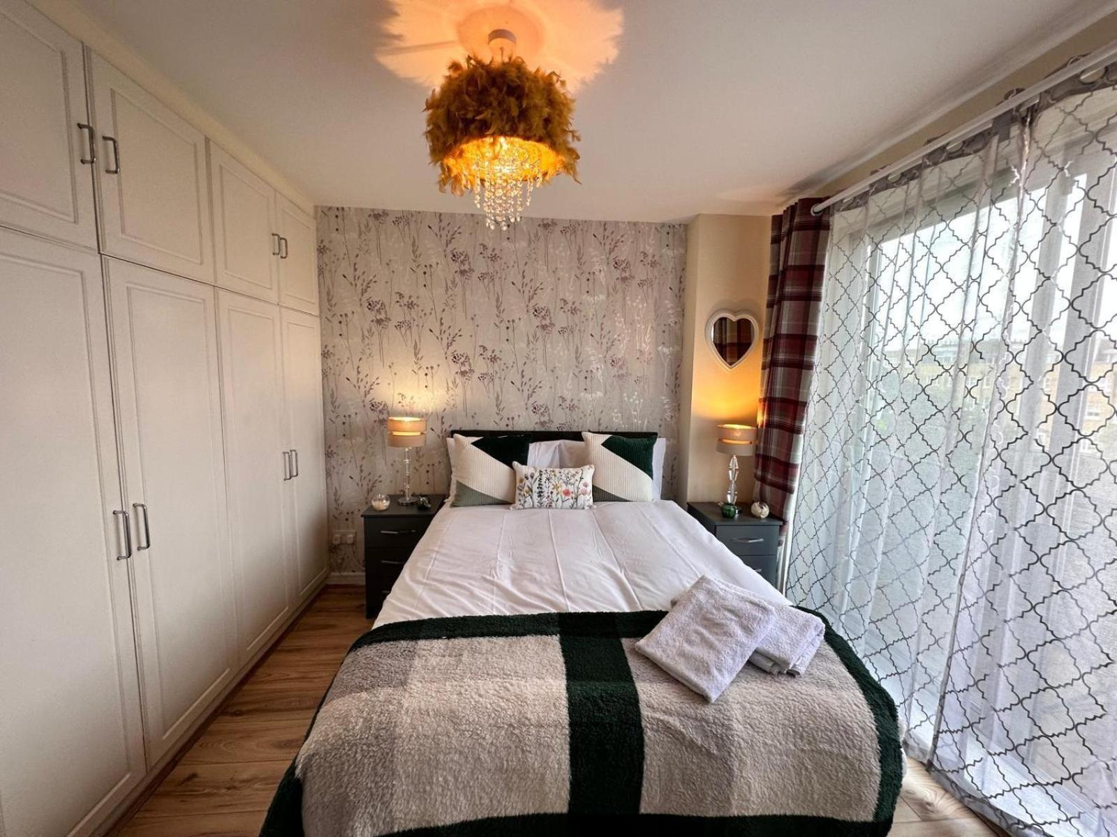 Kensington Two Bedroom Near Cromwell Hospital Apartment