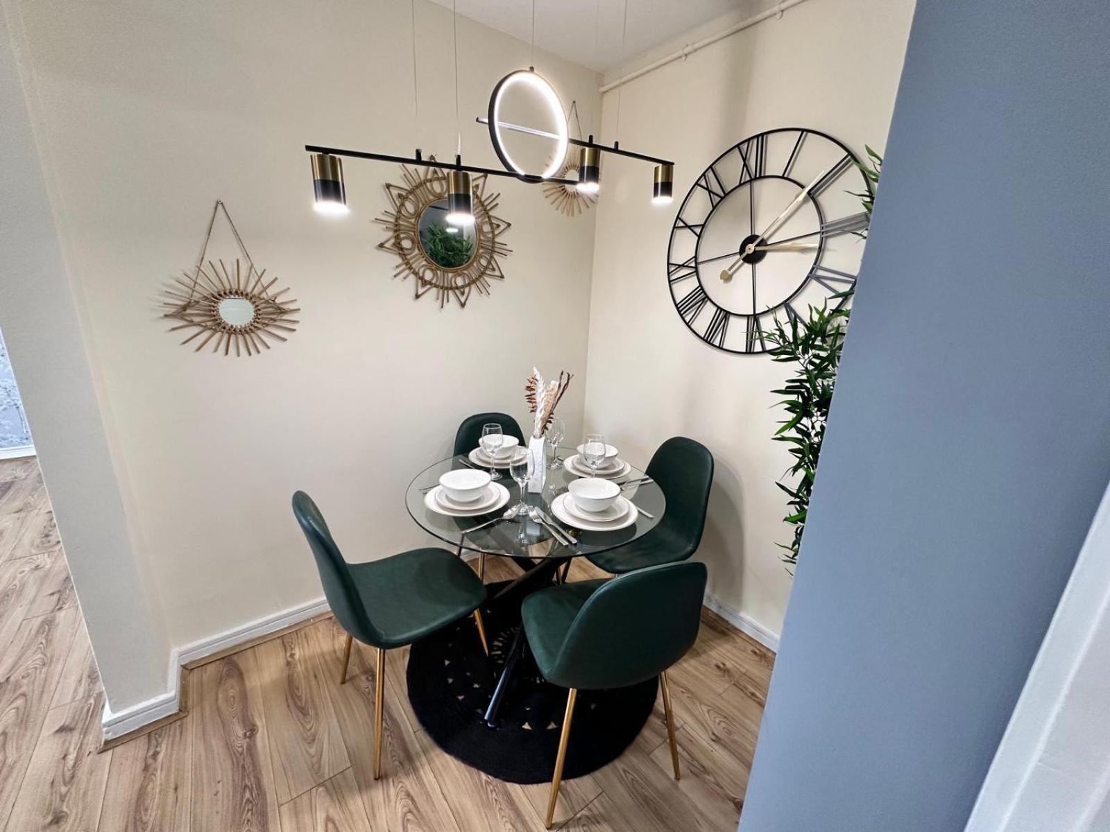 Kensington Two Bedroom Near Cromwell Hospital * London