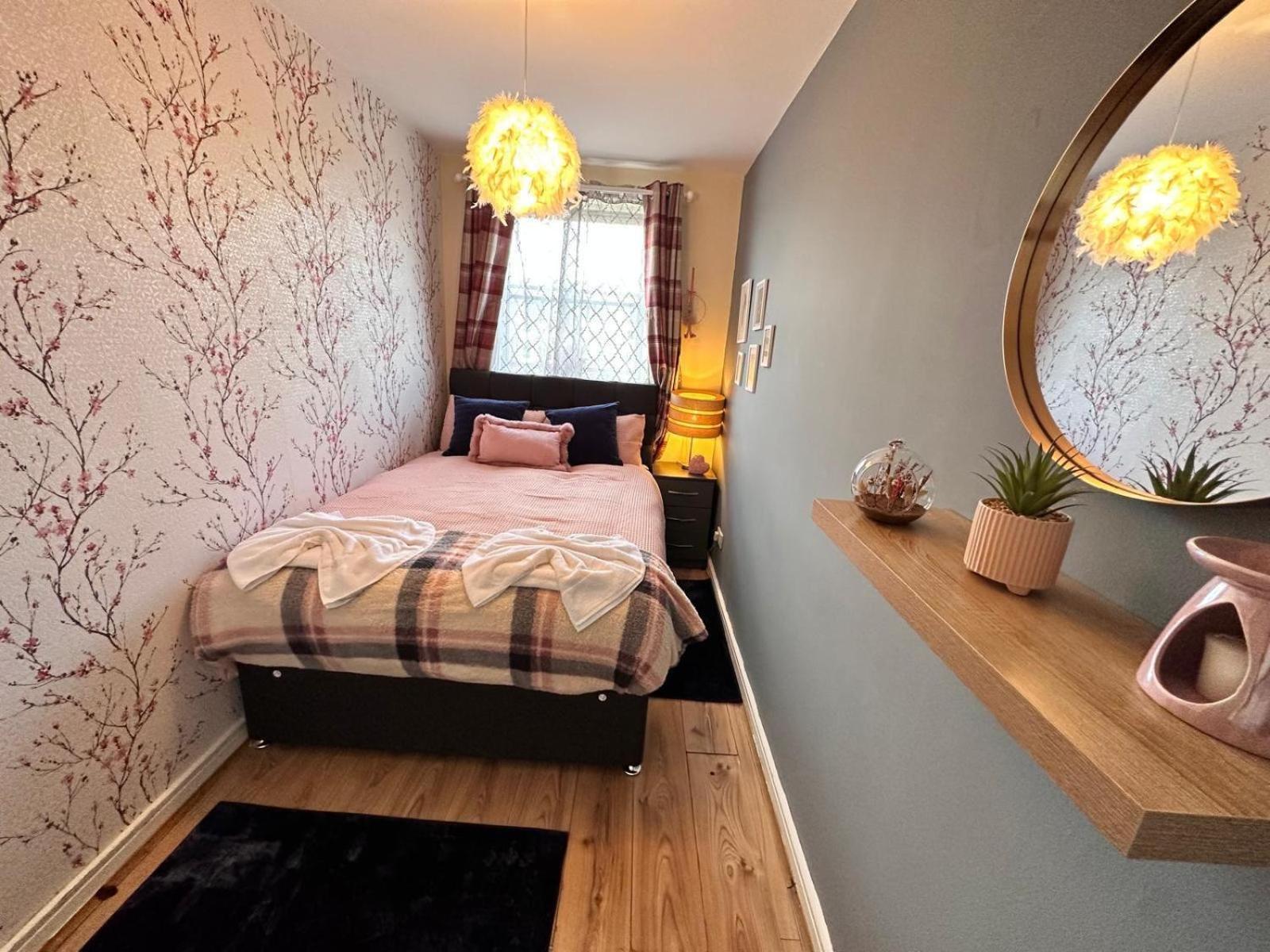 Kensington Two Bedroom Near Cromwell Hospital * London
