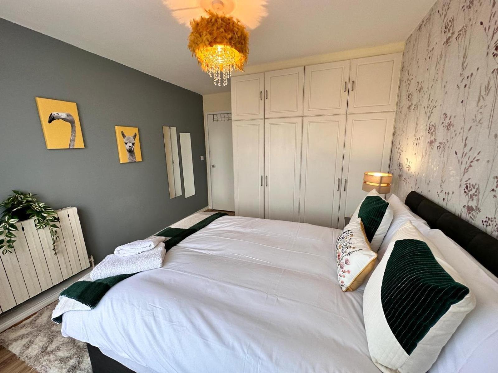 Kensington Two Bedroom Near Cromwell Hospital London