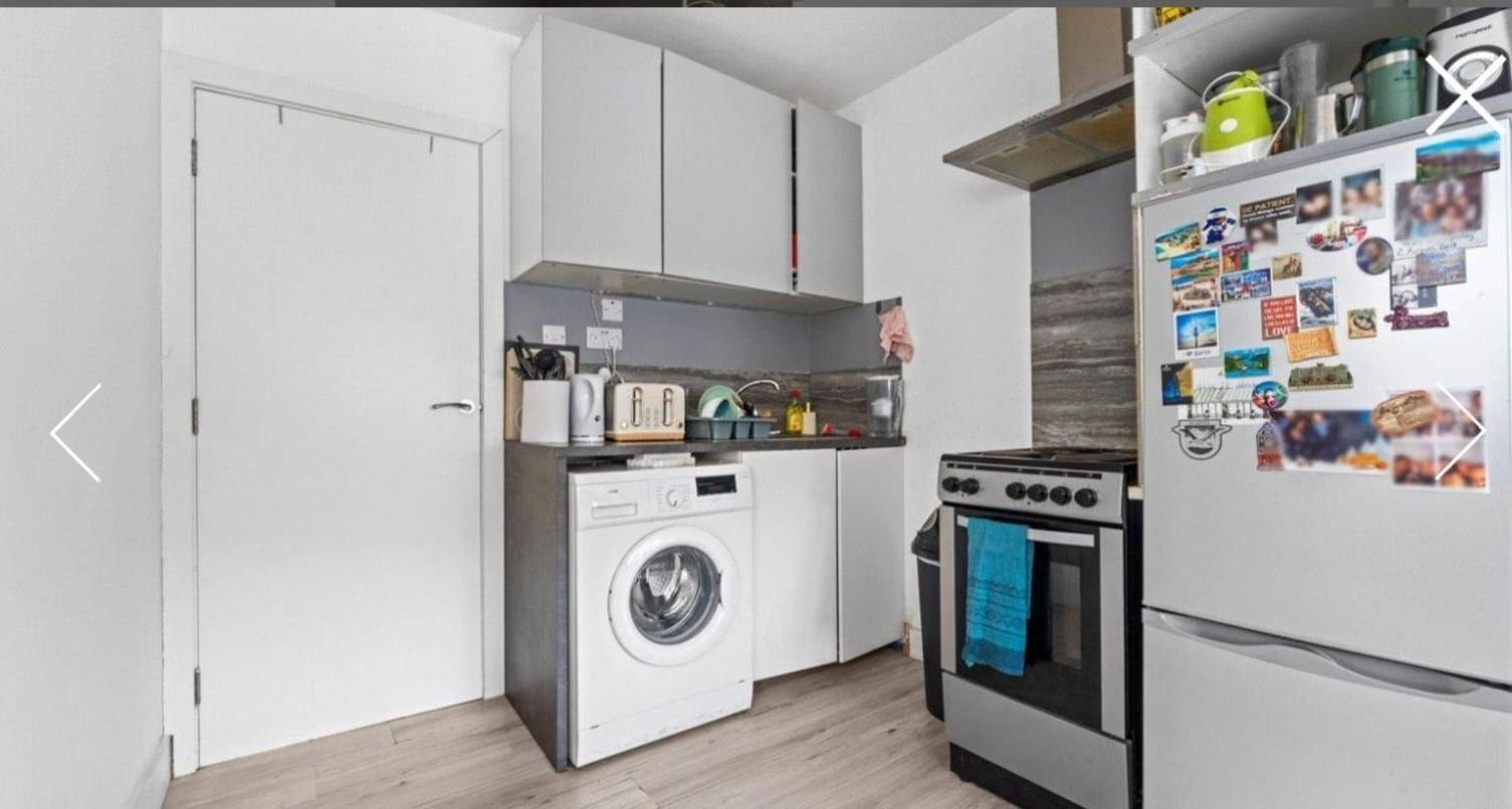 Coombe Hill 2 Bedroom House & Parking Apartamento