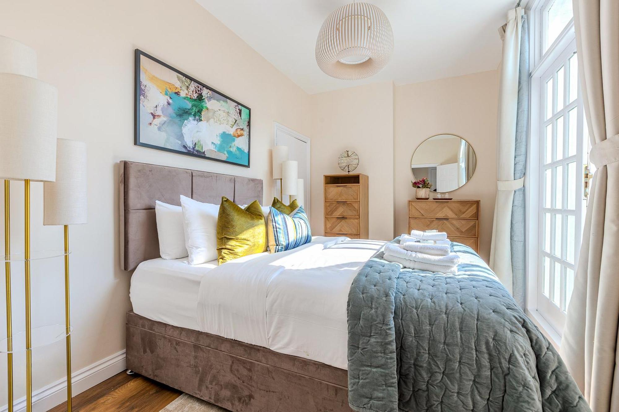 Stylish 2br Flat With Terrace In North Kensington Apartment *