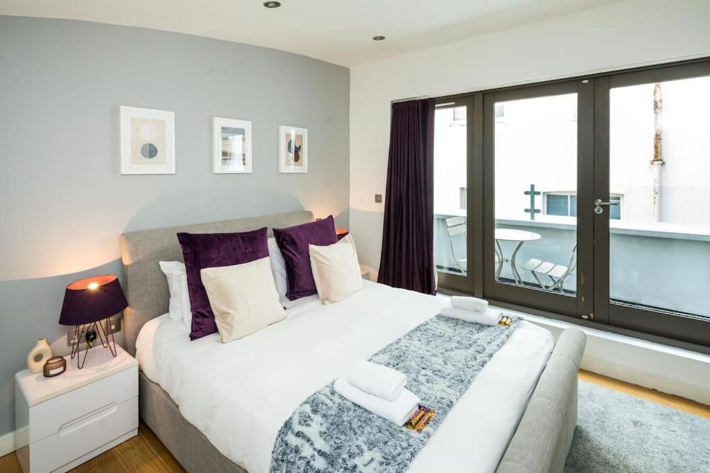 Prime Location Mews! Vakantiehuis *