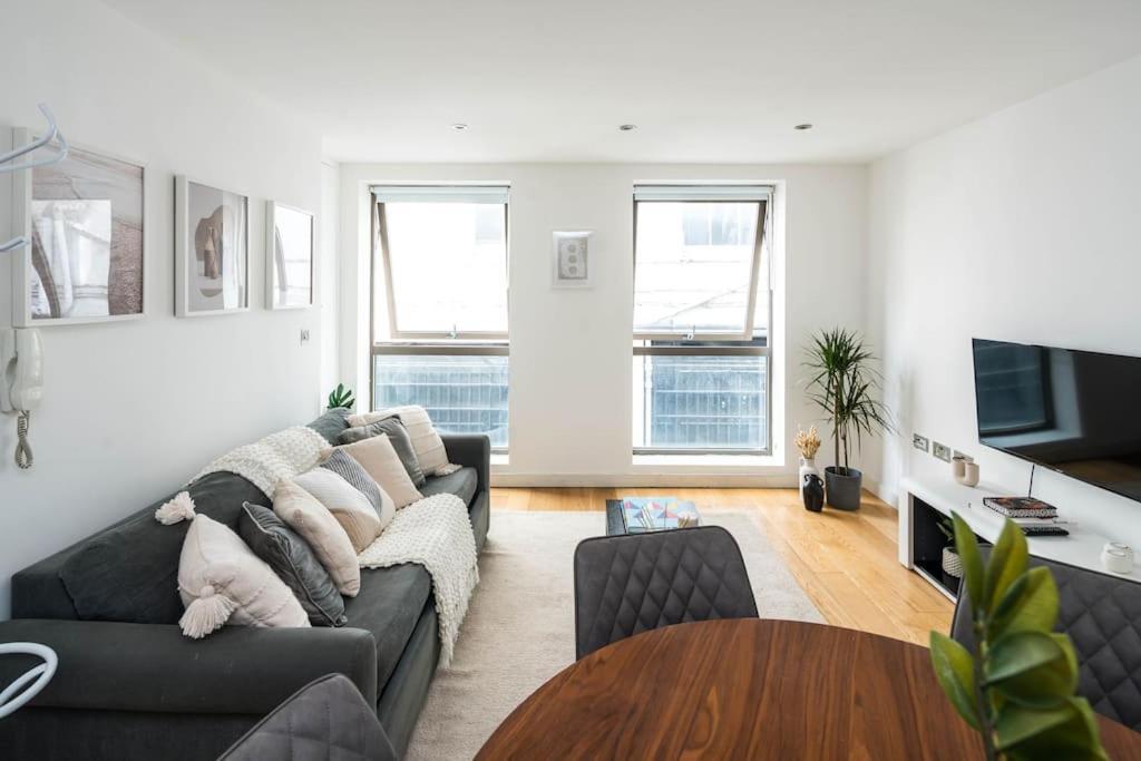 Prime Location Mews! * Londen