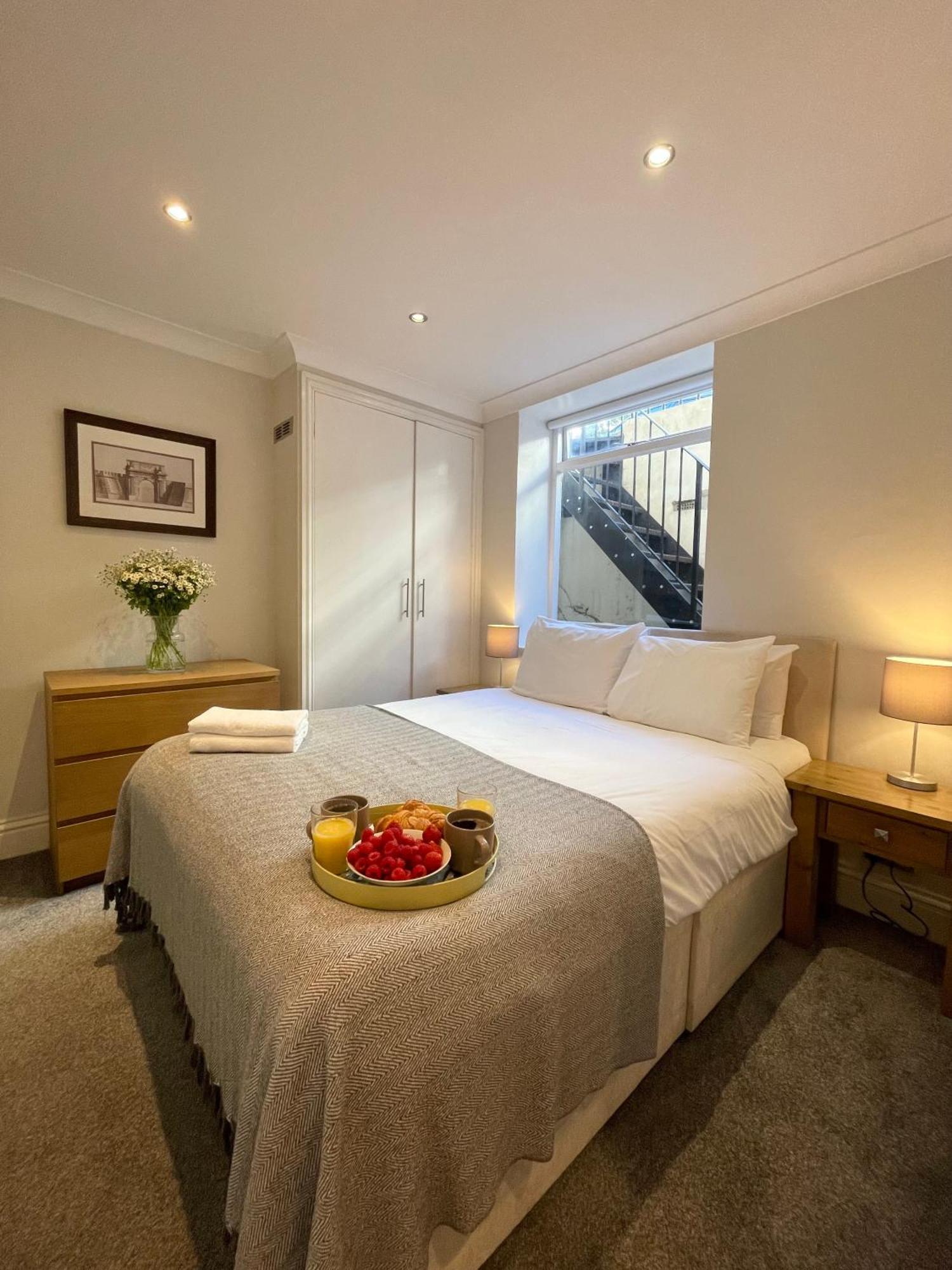 Pimlico Apartment *