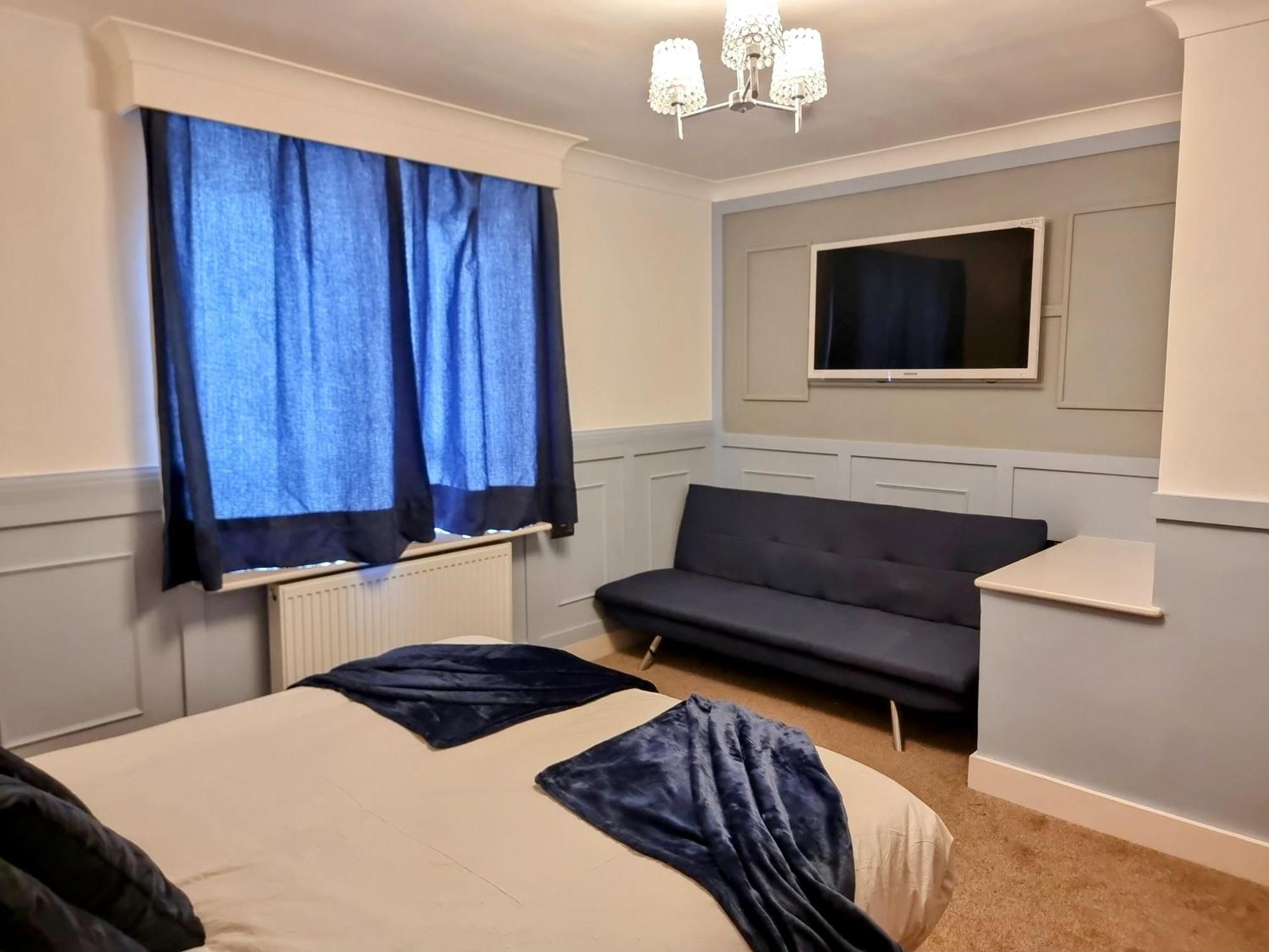 Two Bdr Entire House In By !! Zaftastic !! * London
