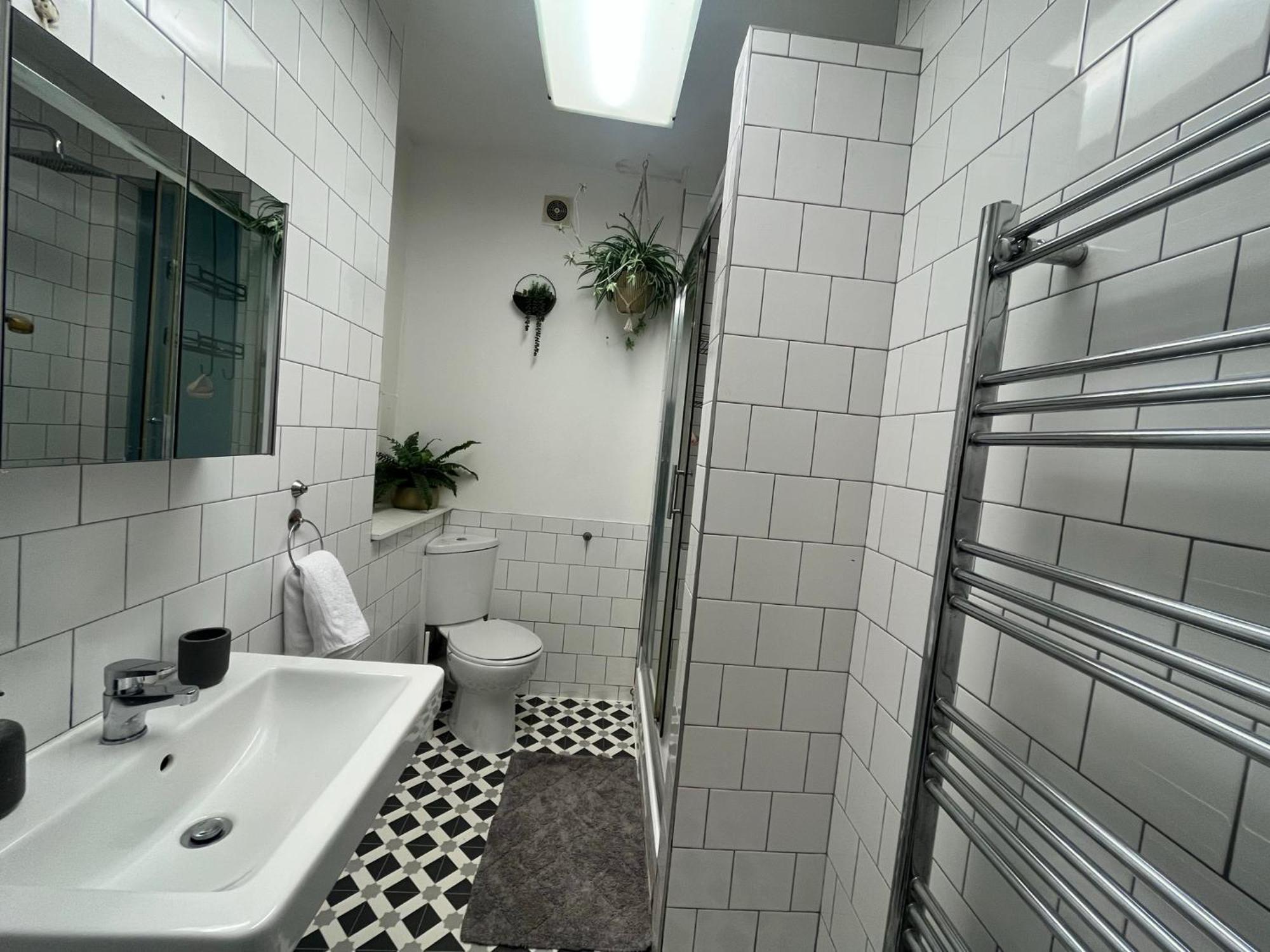 White Glasshouse Yard 1fl *
