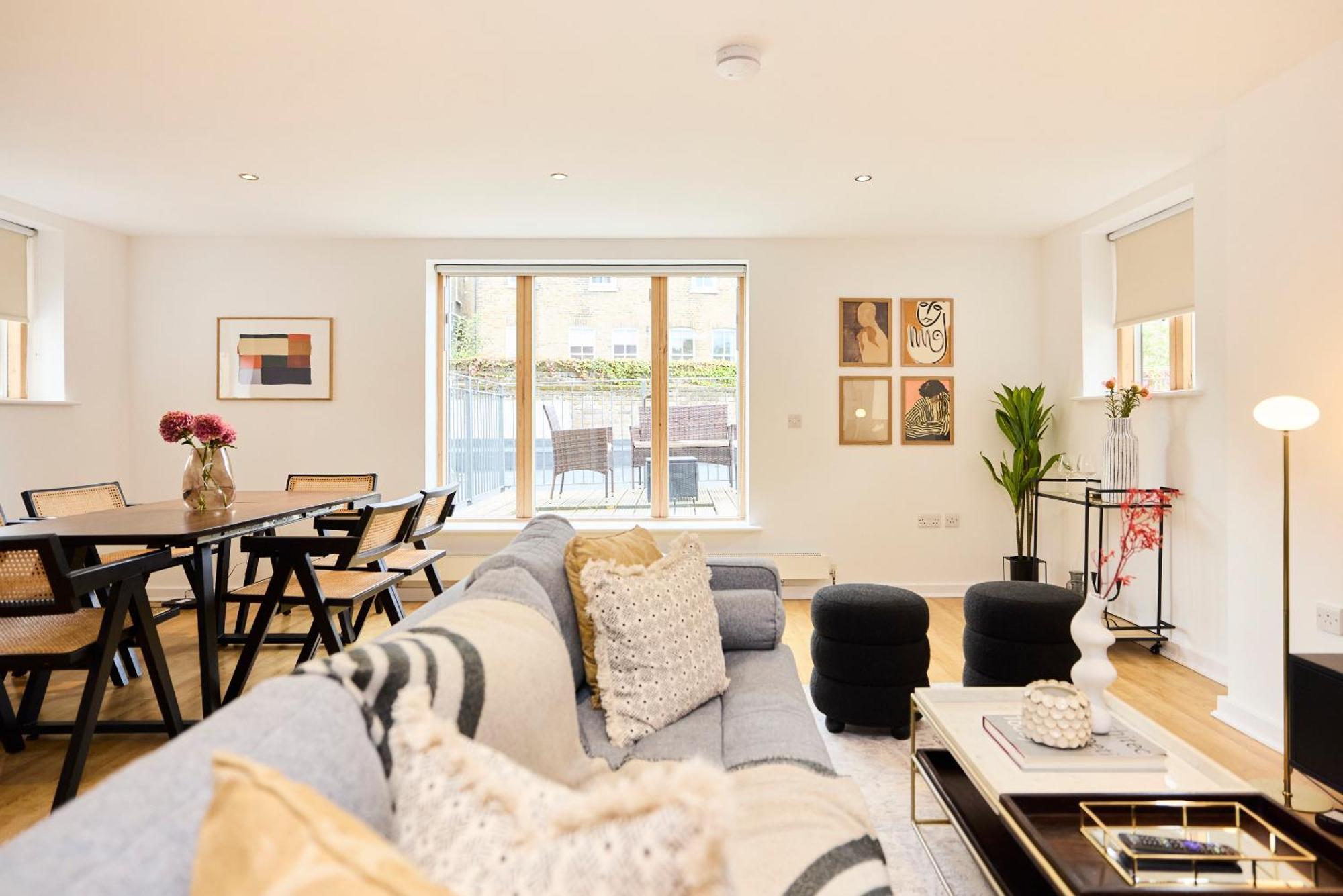 The Gwendolen Place - Contemporary 2bdr Flat With Terrace And Balcony Apartment London