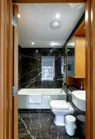 Modern 2br And Elevator C-london Apartamento