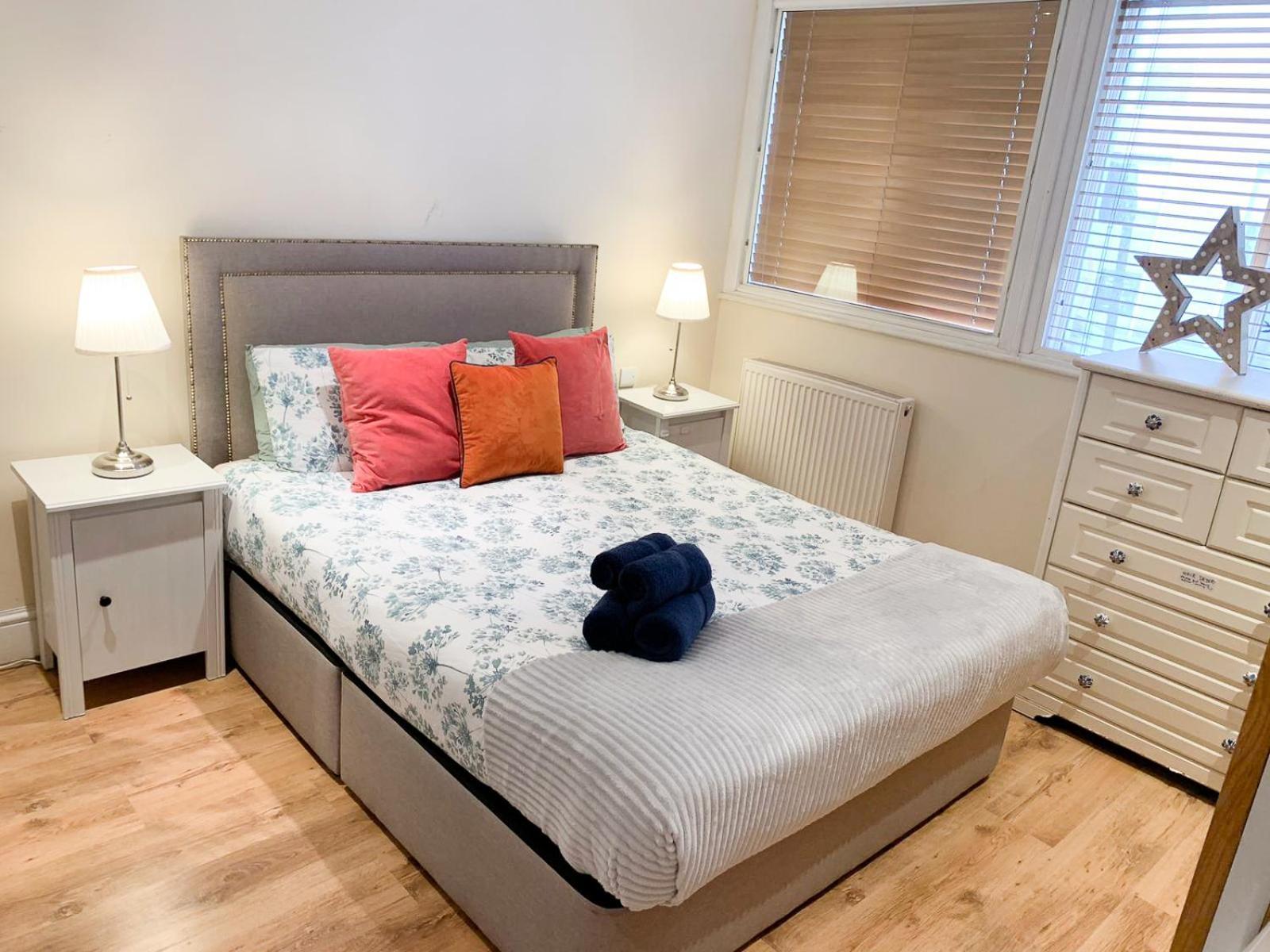 Lovely 1 Bedroom Flat In West Kensington London, Shepherd's Bush *