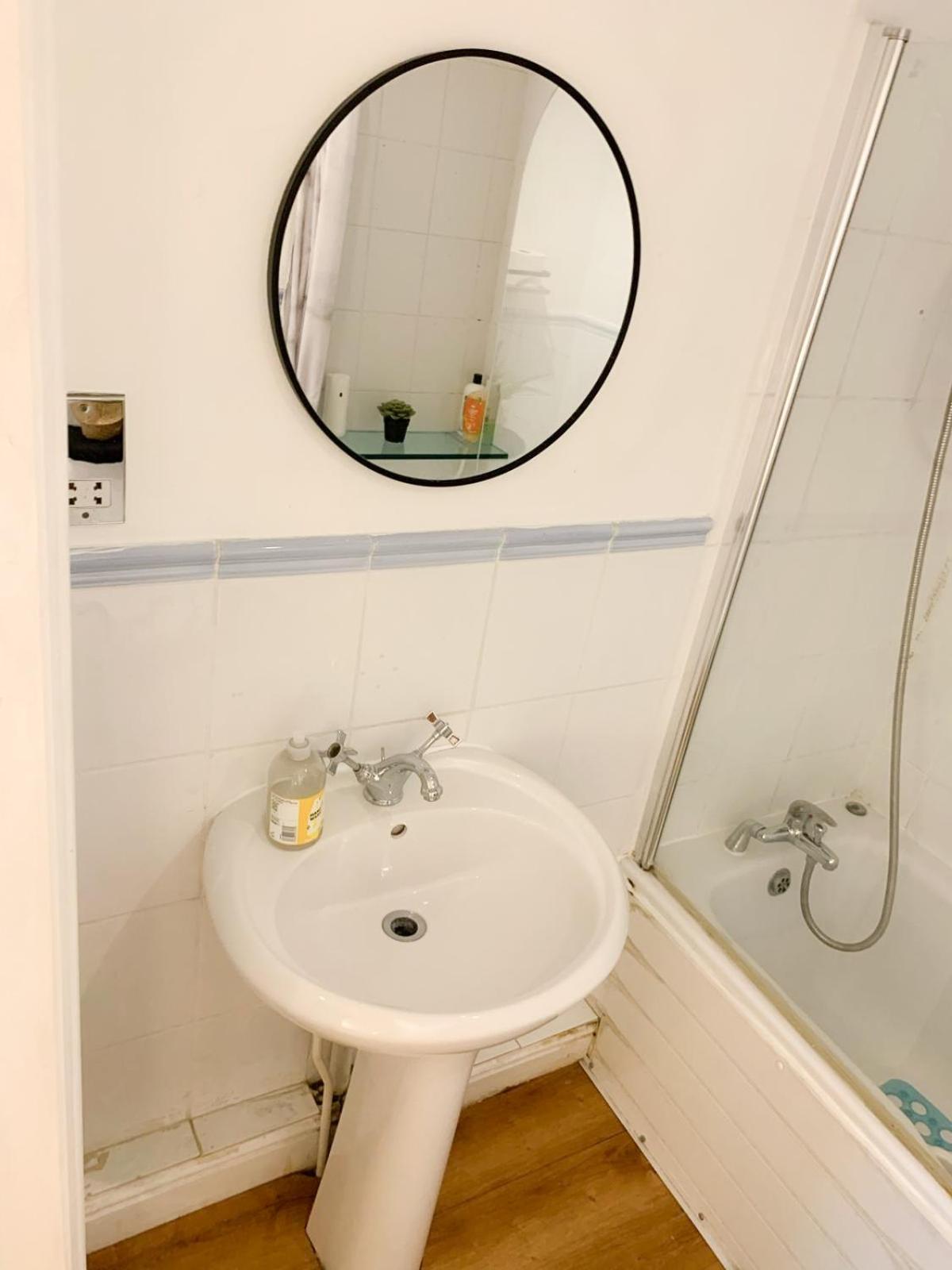 Lovely 1 Bedroom Flat In West Kensington London, Shepherd's Bush London