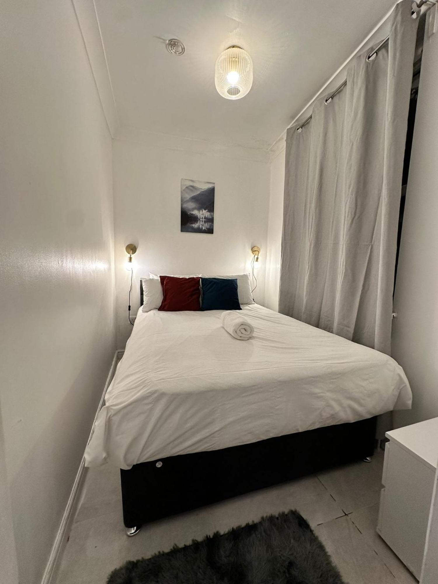 Apartment Bell Street London