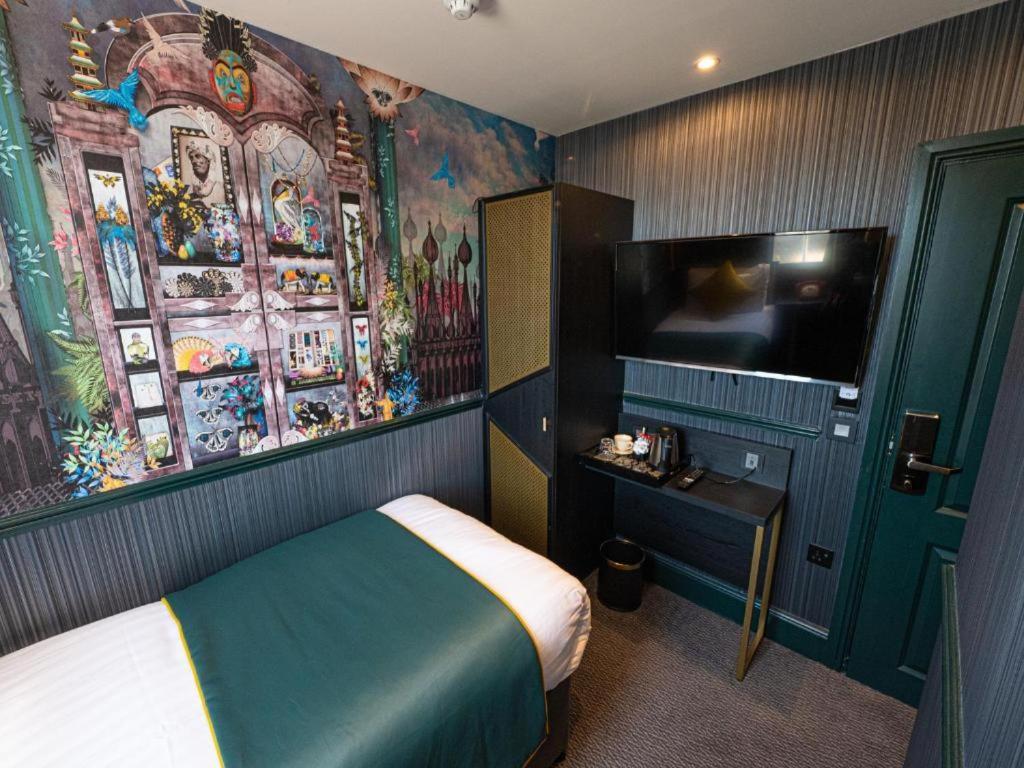 Hyde Park Hotel London