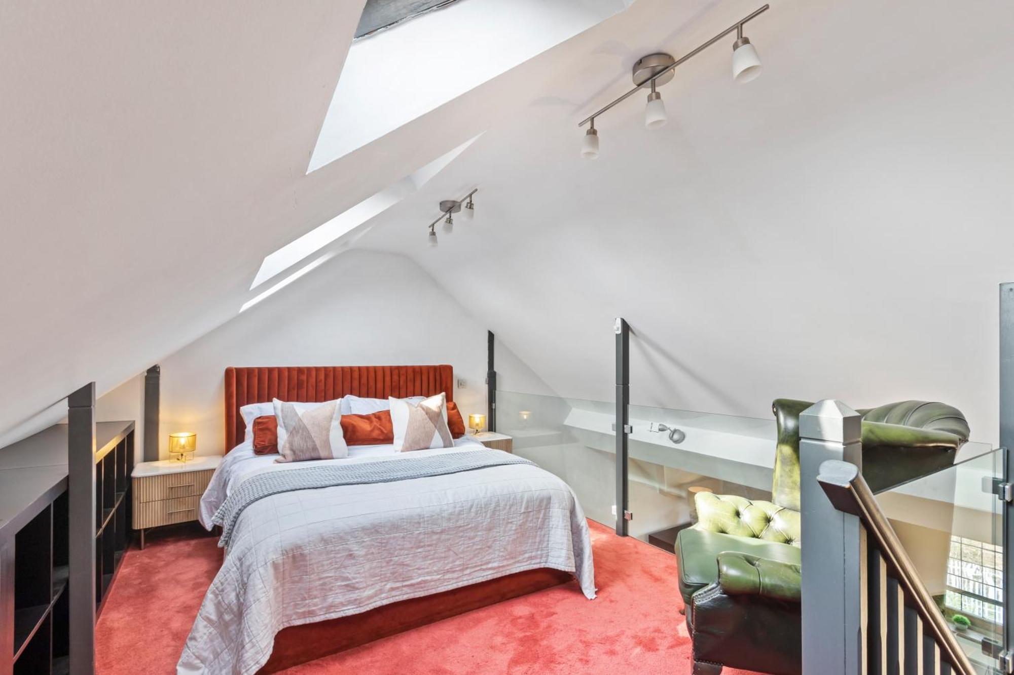Designer 1 Bed Loft Apartment, Sw16 Apartment *