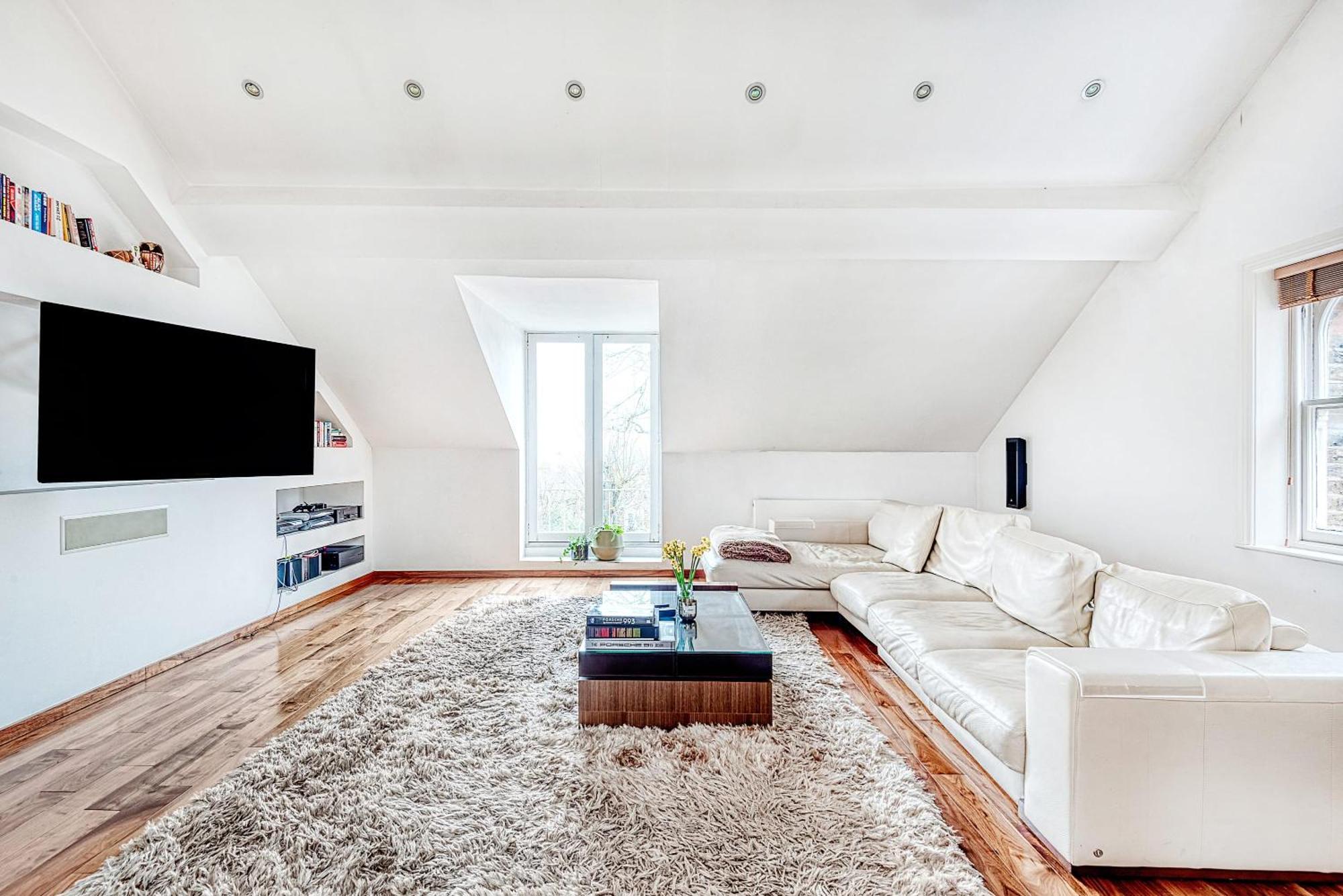 The King Of Spades Apartment London