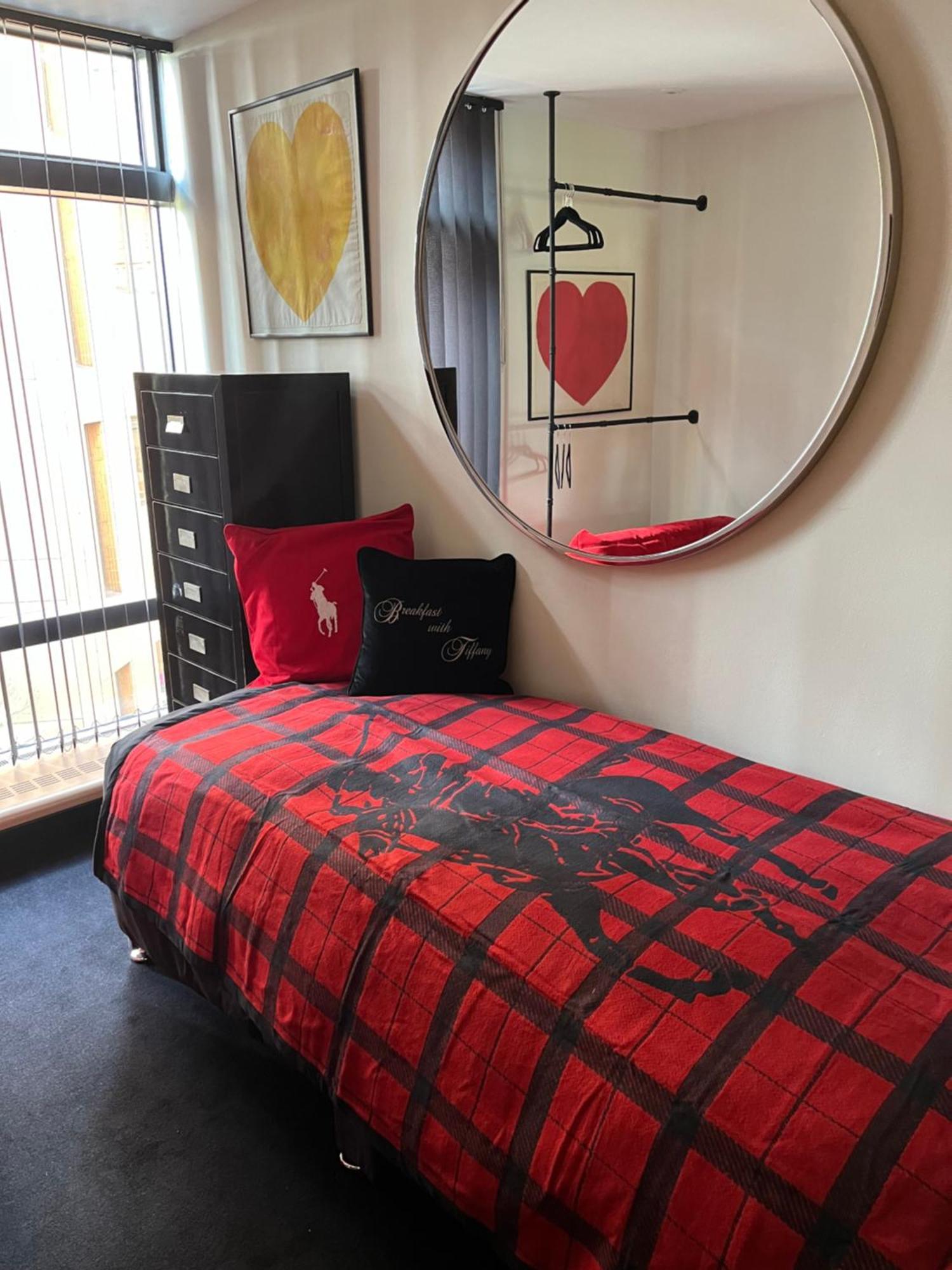 Luxury Designer River View Of Parliament Westminster Big Ben. Apartment