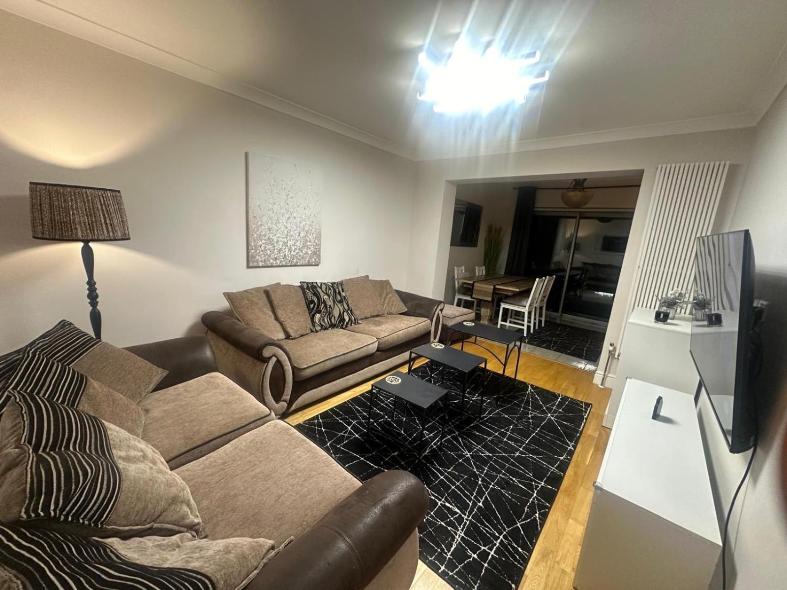 Cheviot 2 Bed Apartment London