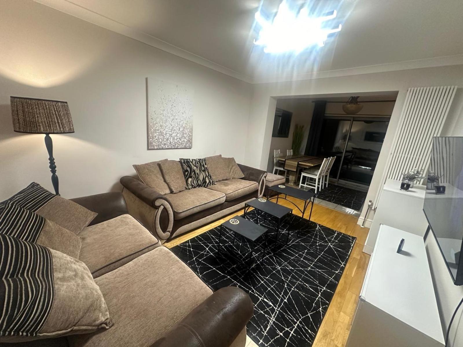Cheviot 2 Bed London