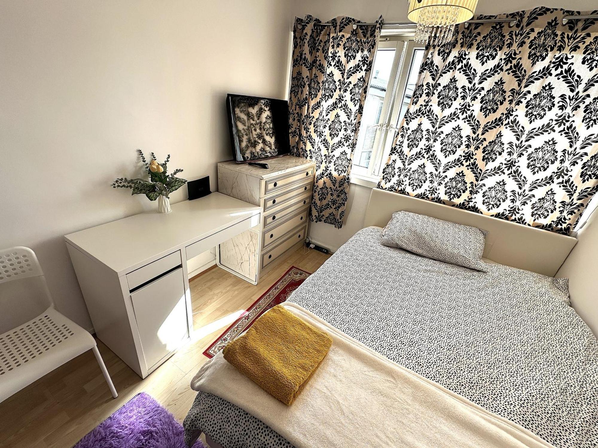 Excellent Double In Cheap Rate Around Homestay *