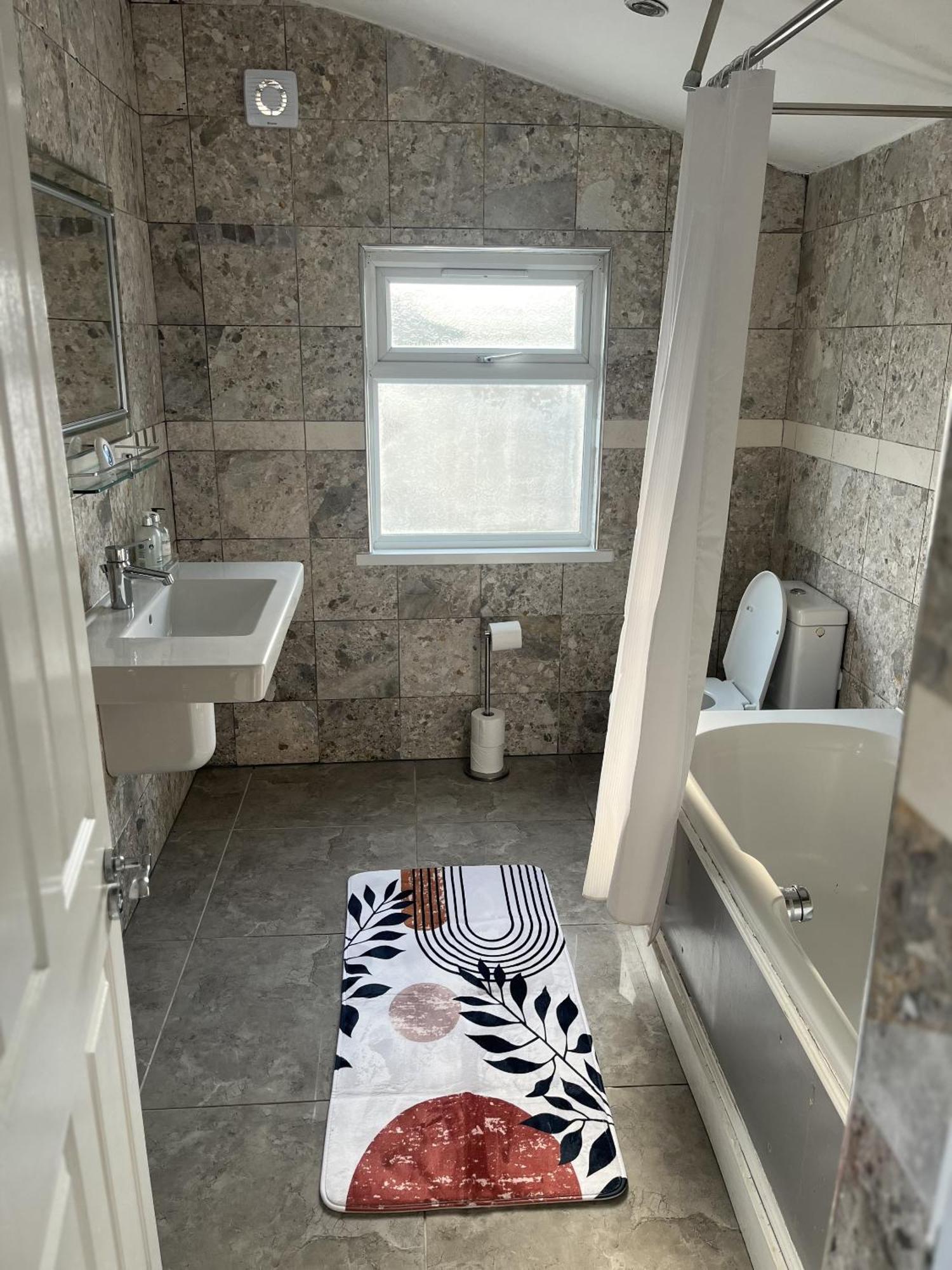 Reach Retreat Spacious 4bed House Startford Maryland Great Transport Links * Londen