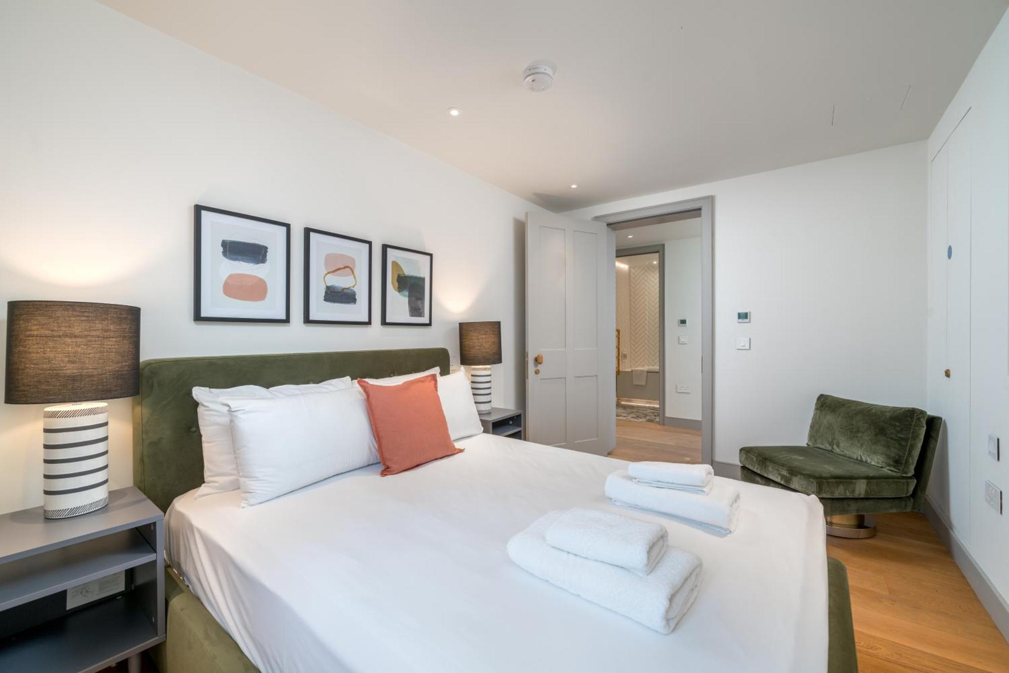 Luxury Flats Near Big Ben And Eye * London