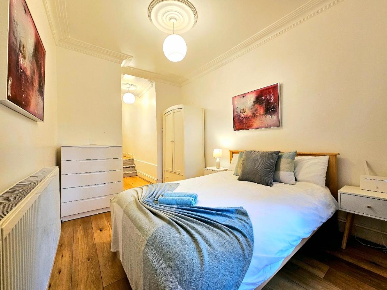 Leilighet Lovely Ground Floor With High Ceiling And A Private Garden By Earl's Court Station London