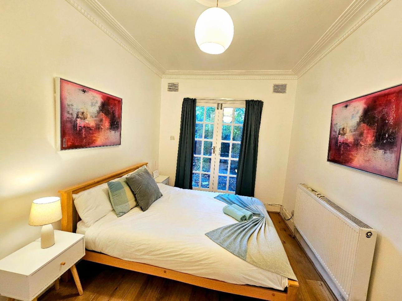Lovely Ground Floor With High Ceiling And A Private Garden By Earl's Court Station Leilighet