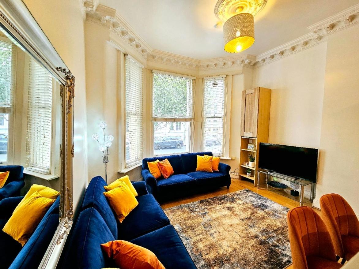 Leilighet Lovely Ground Floor With High Ceiling And A Private Garden By Earl's Court Station