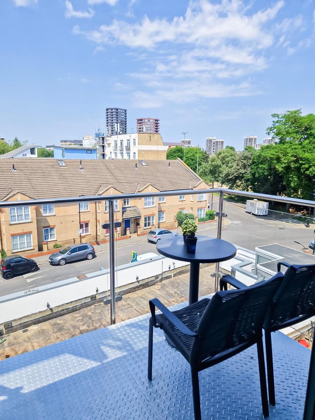Apartment Contemporary With Private Terraces In Shoreditch, Hoxton, Islington