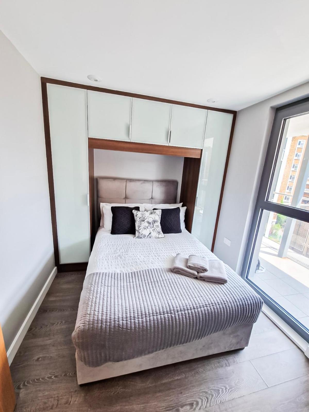 Contemporary With Private Terraces In Shoreditch, Hoxton, Islington London