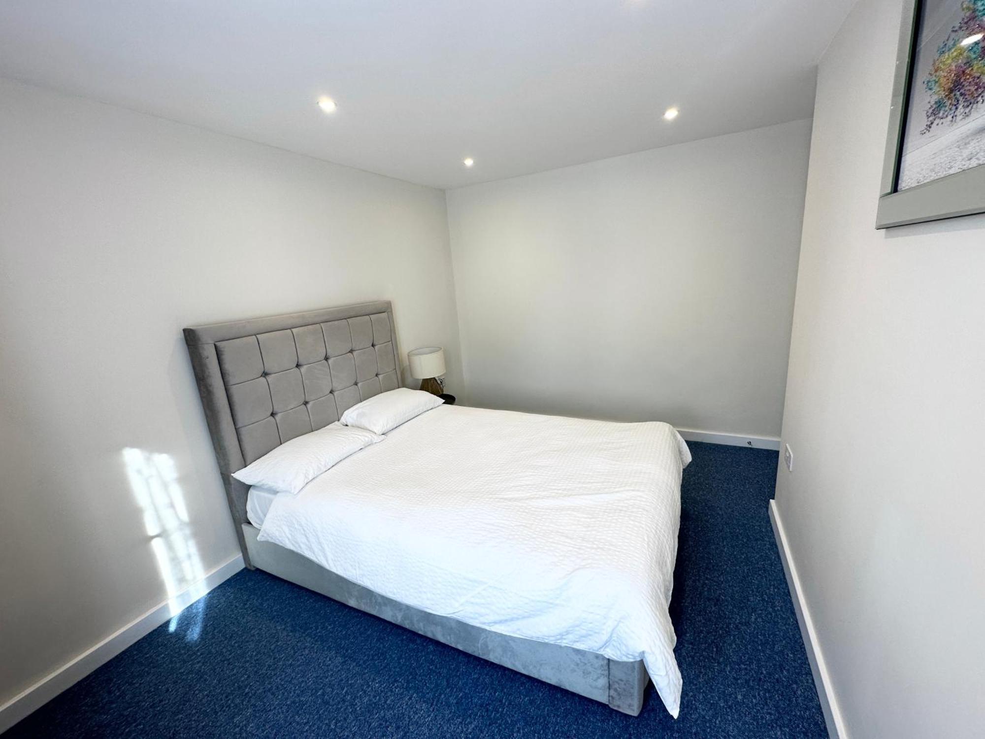 Newly Renovated Bedrooms Near Train And Bus Station * Londres