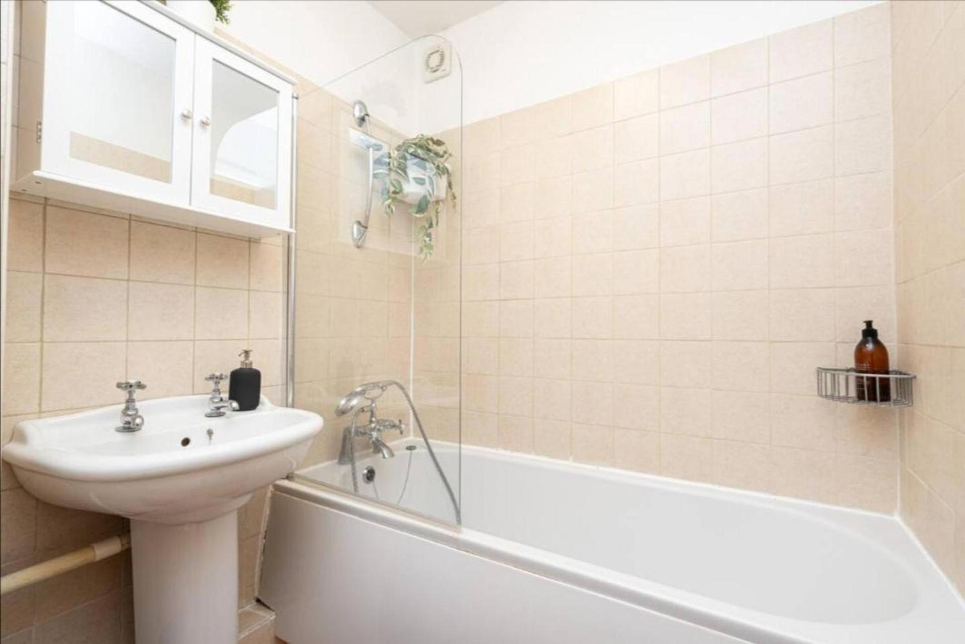 Apartamento Cosy With Parking Londres