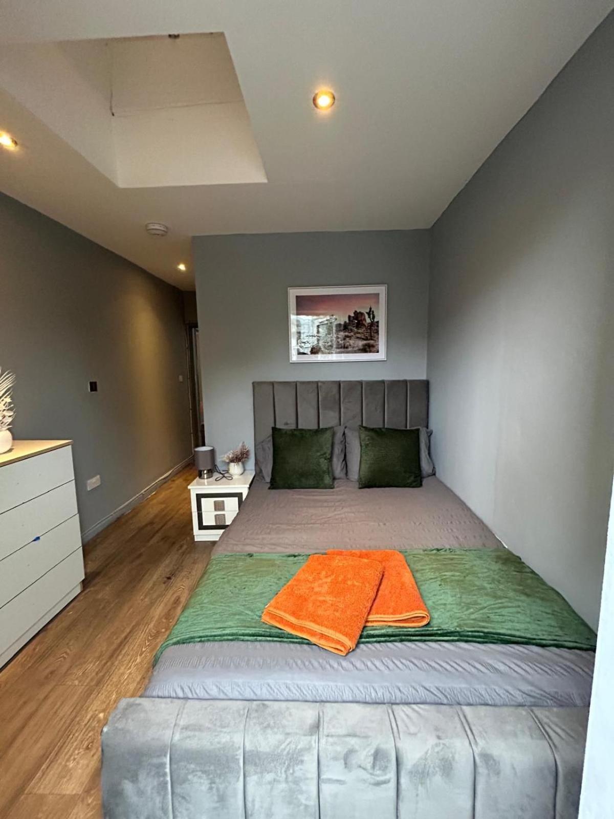 2 Bedroom Flat In Euston 2 Mins Away From Station, No Lift Leilighet