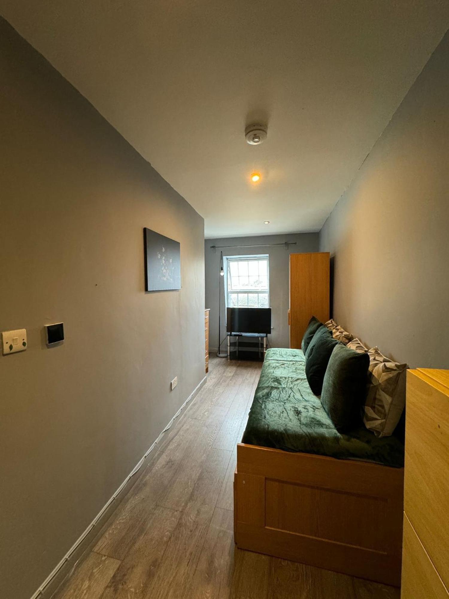 2 Bedroom Flat In Euston 2 Mins Away From Station, No Lift Leilighet London