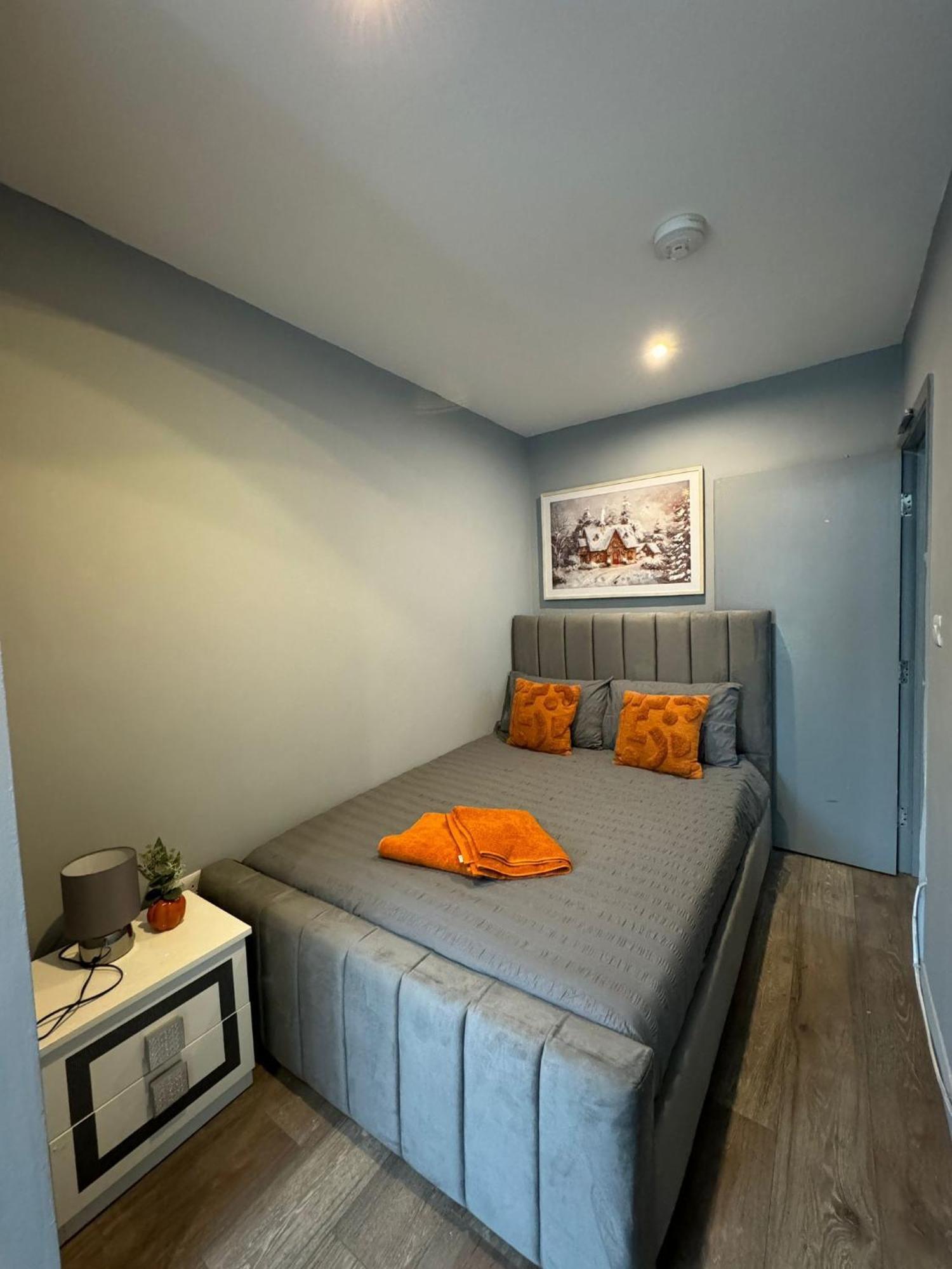 2 Bedroom Flat In Euston 2 Mins Away From Station, No Lift * London
