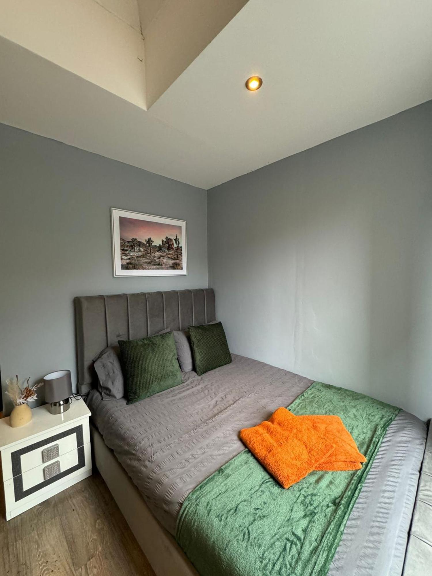 2 Bedroom Flat In Euston 2 Mins Away From Station, No Lift Leilighet